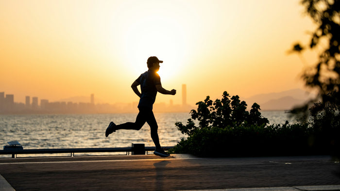 Runner training on a beach at sunset – using Fitbit Air Readiness and Cardio Load in the UAE