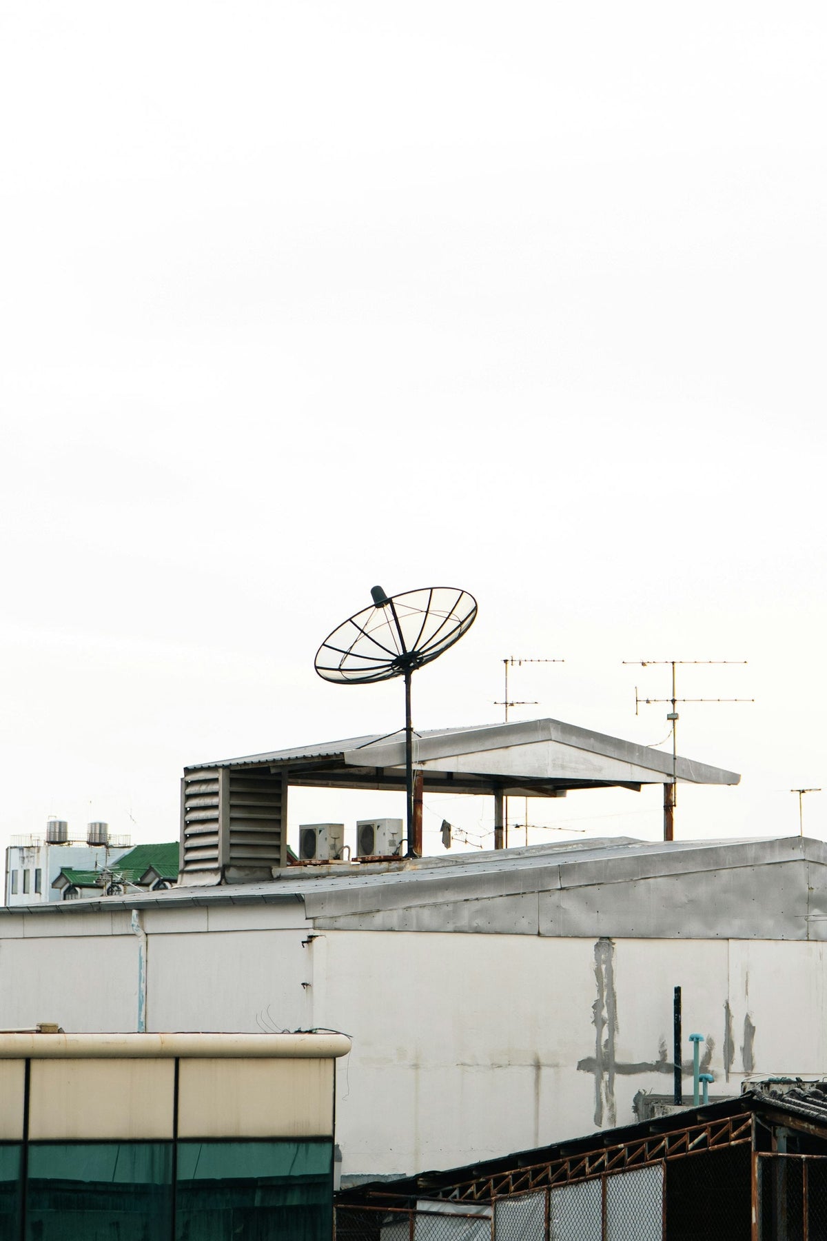 Satellite dish on a city rooftop, Starlink plans explained for the UAE